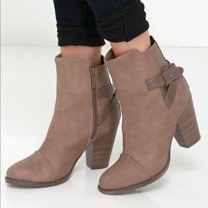 🌈3 for $25 Beige high heeled ankle boots